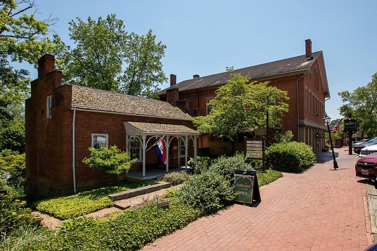 Country Squire Inn And Suites Coshocton Esterno foto