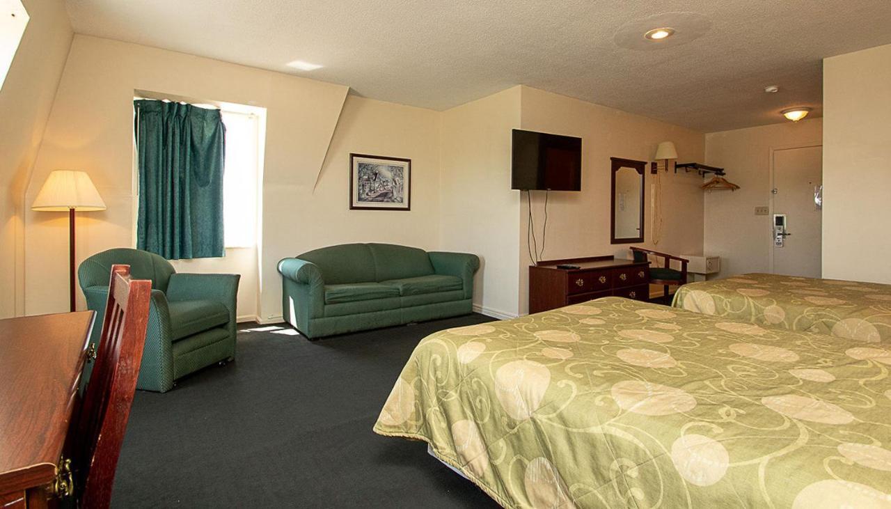 Country Squire Inn And Suites Coshocton Esterno foto