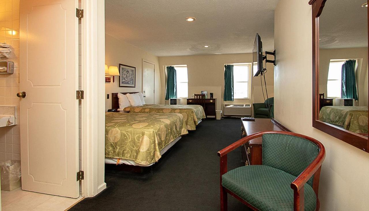 Country Squire Inn And Suites Coshocton Esterno foto